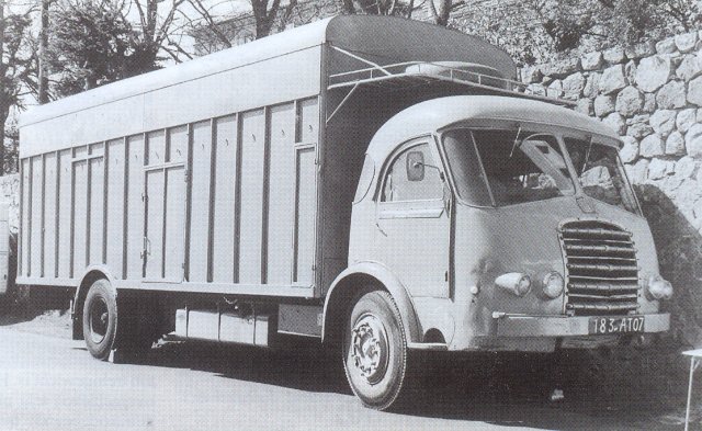 1953 SOMUA JL 17 habillé par Cottard