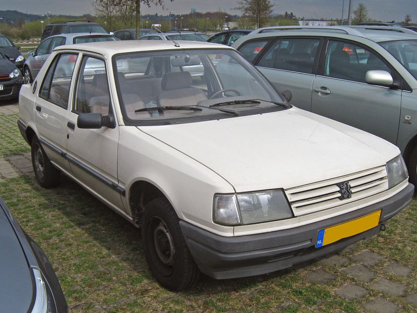 1985 Peugeot 309 5d Mk1 front