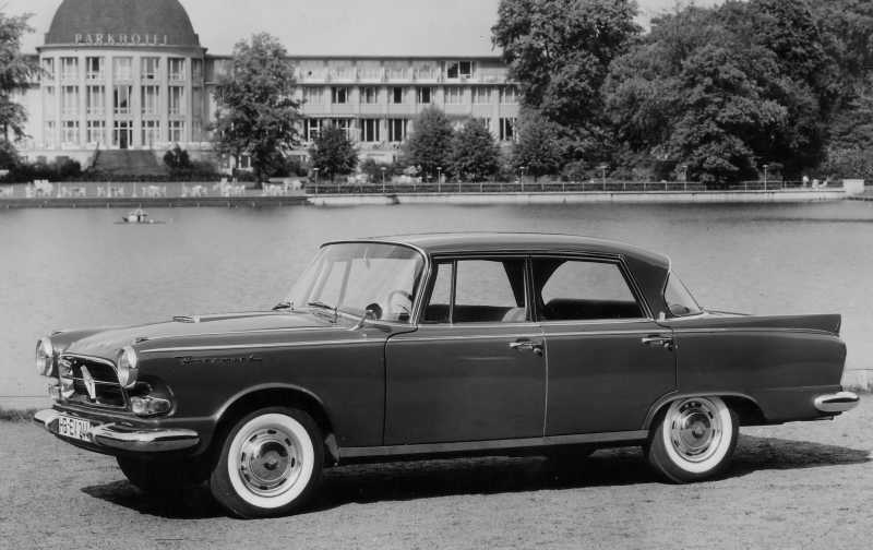 1959 De nieuwe Borgward 2300 wordt op de IAA in Frankfurt ten toon gesteld P100