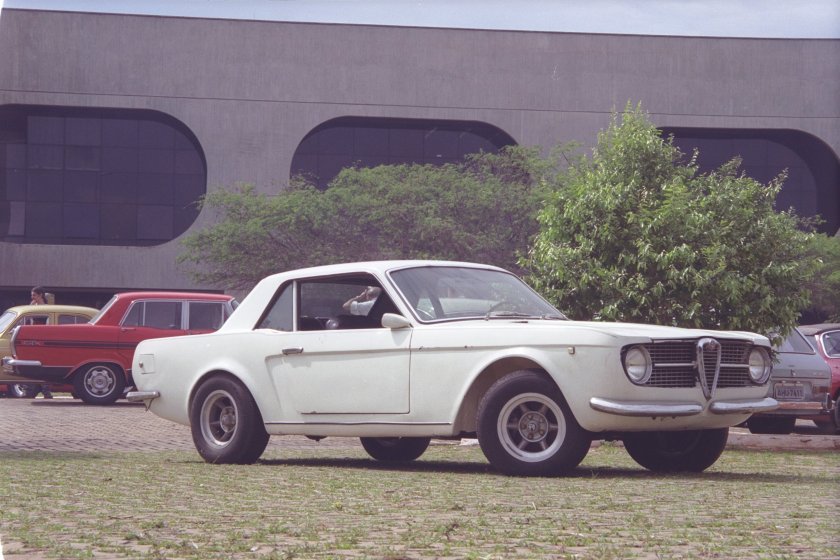 1966 Brazilian made FNM Onça, made by Genaro Rino Malzoni in 1966, over an Alfa Romeo platform