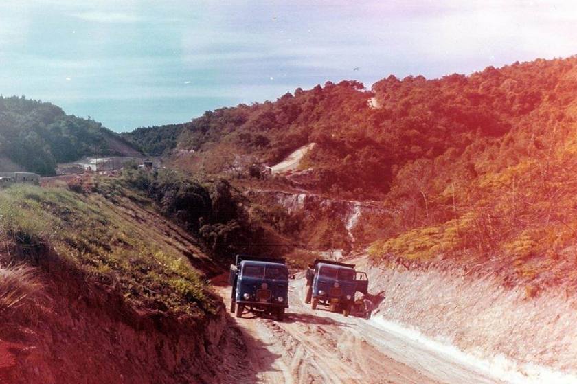 1969 FNMs vistos em algum lugar da construção da Variante Pinhalzinho - Uvaranas, obra do Tronco Principal Sul, em Janeiro de 1969