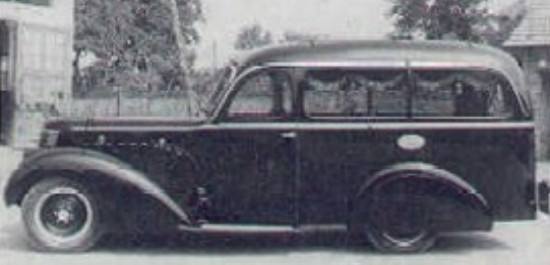 1930-40 Lancia Astura lijkwagen door Carrozzeria Fissore uit 1930-1940. Een wazige, maar unieke foto