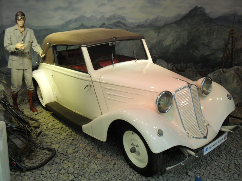 1935 Tatra T75 4-zit cabriolet