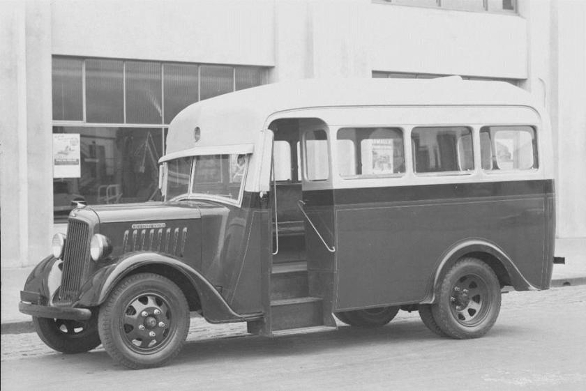 1940 International Harvester, D5 Panel Van, 'Weddell's Bread', Aberdeen Street, Geelong