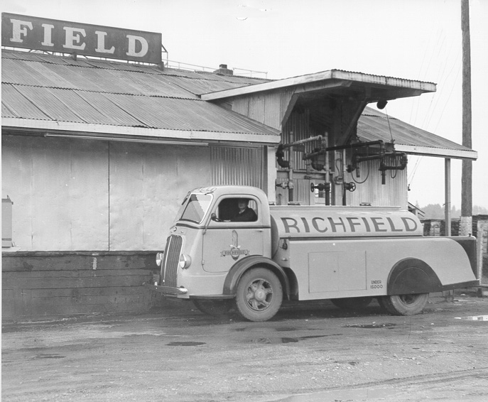 1940 International madel D-300, owned by Richfield Petroleum