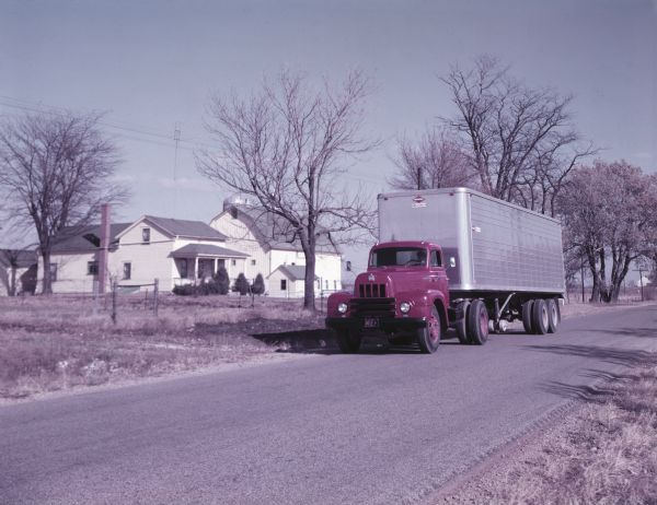 1953 International Harvester R-195 semi-truck outfitted with a Space Saver cab