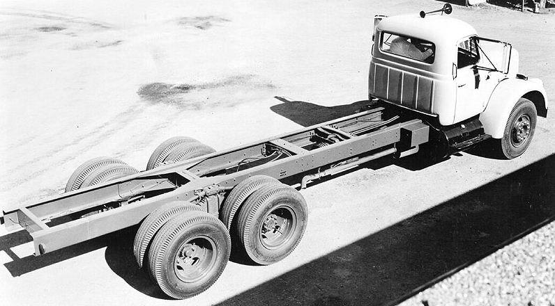 1962 International model V220 truck