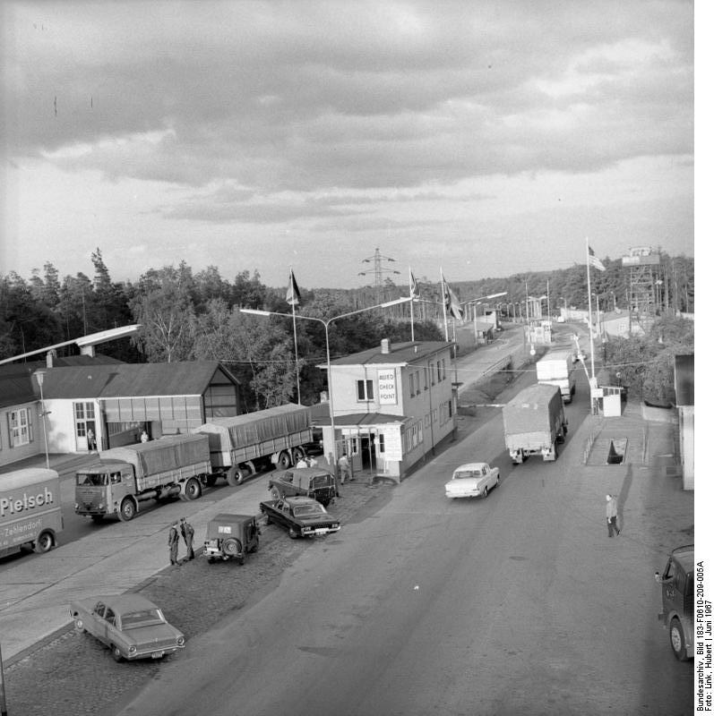Zentralbild/Link 10.6.1967 Westdeutscher Grenzkontrollpunkt Helmstedt.