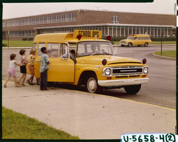 1968 International C-1100 school