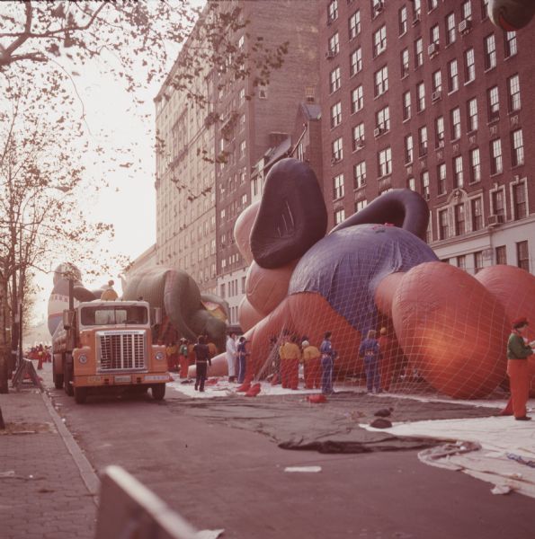 1976 Workers with Parade Float Balloons Under Nets