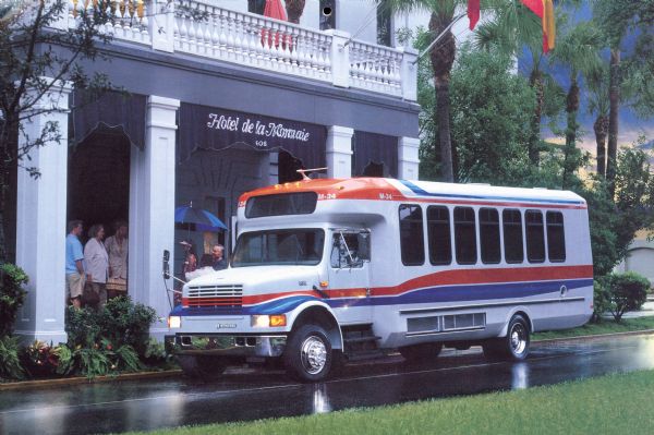 1995 IH 3400 Commercial Bus at Hotel de la Monnaie