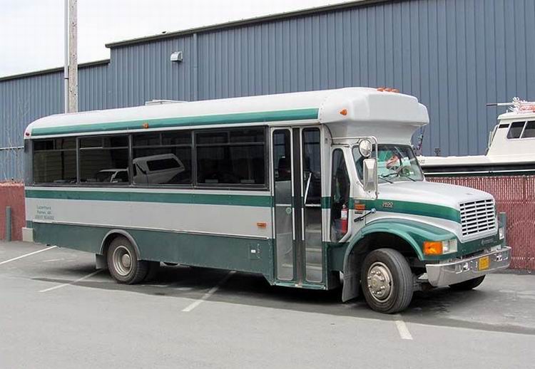2001 International 3400 T444E coach