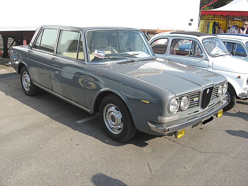 Lancia 2000 berlina grey