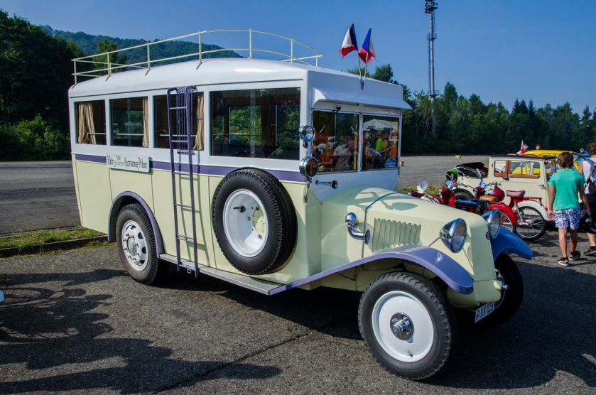 Tatra 43 bus