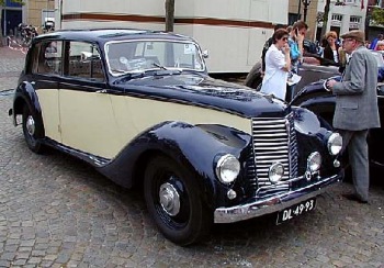 1953-armstrong-whitley-six-light-saloon
