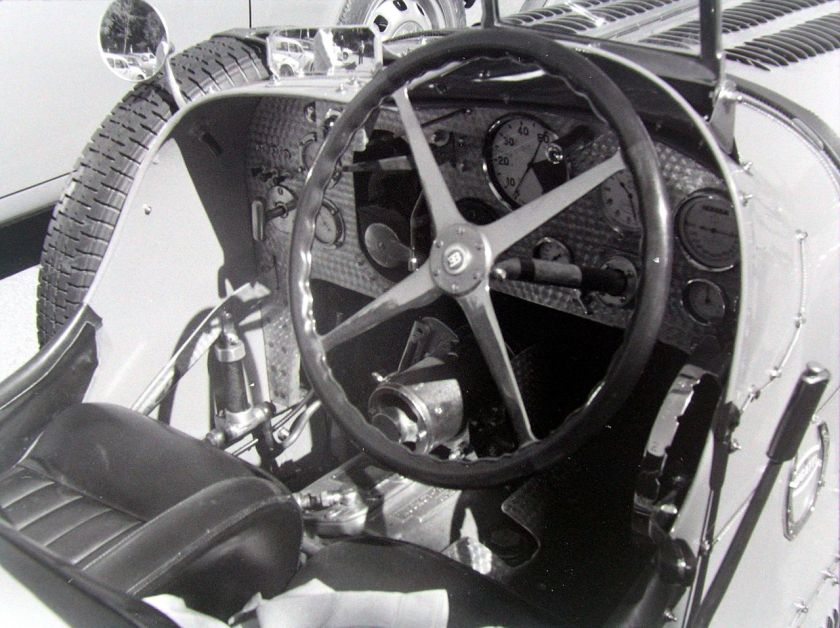 bugatti-51-cockpit-with-wilson-preselector-gearbox