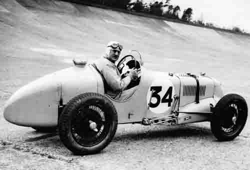 george-eyston-in-an-r-type-at-brooklands-banking