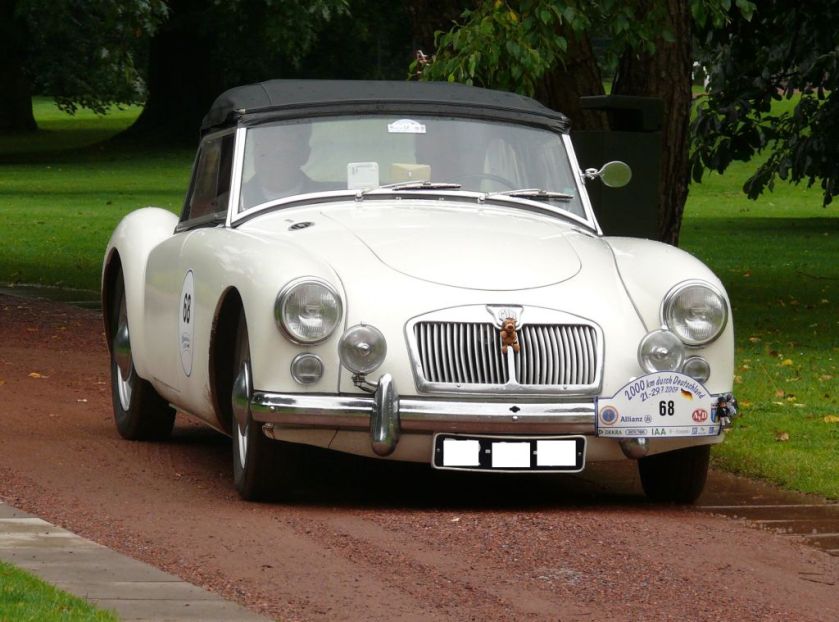 mg-a-1600-roadster-white-vr