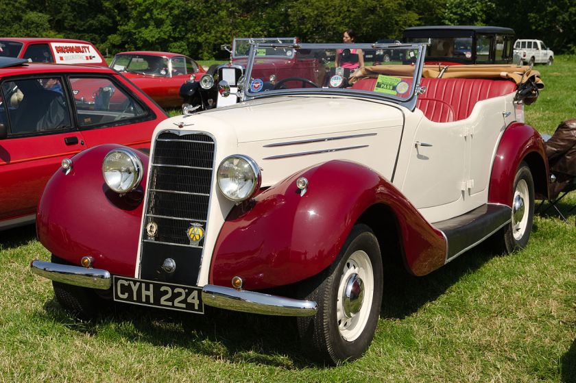 1936-hillman-hawk-3-2-litre-six-cylinder-with-running-boards-no-helmet-shaped-front-mudguards