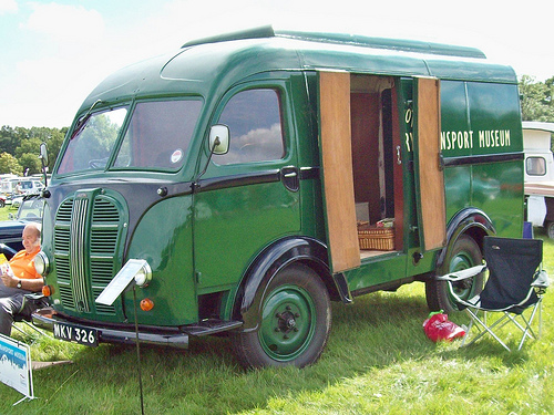1953-austin-k8-3-way-van