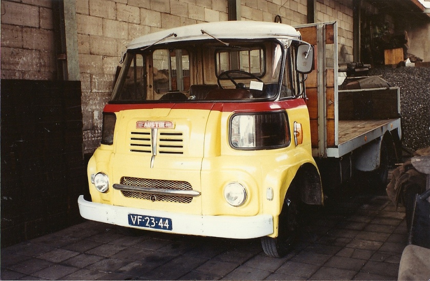 1966-austin-t200