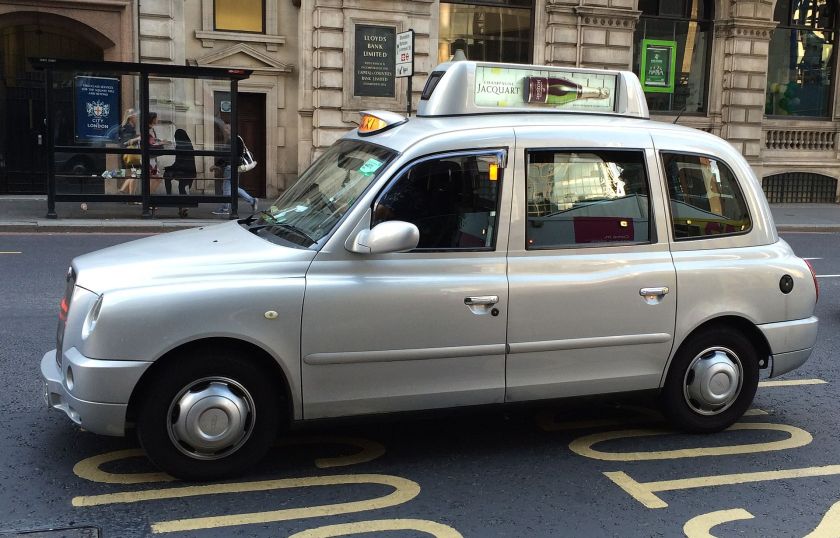 2015-hackney-carriage-black-cab-digital-advertising-taxitop-eyetease