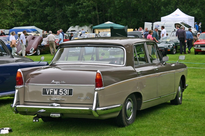 Vanden-Plas Princess 3-litre MkII.  The MkII was launched in 1961 when siblings Austin A99 and Wolseley 6/99 were upgraded to Austin A110 aqnd Wolseley 6/110.  All got a 120bhp engine and handling changes