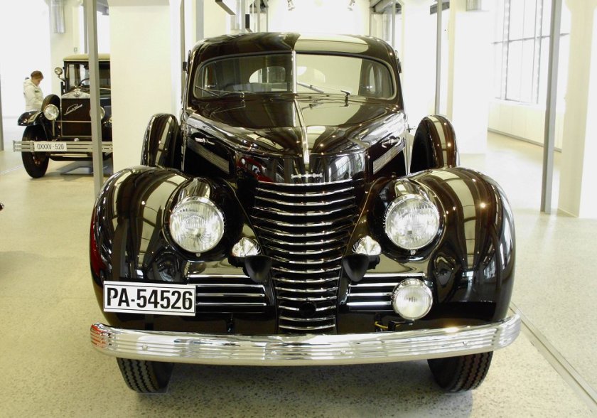1946-skoda-superb-3000-ohv-front