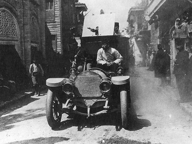 1909 Young Turk in Hotchkiss revolutionaries entering Istanbul in 1909