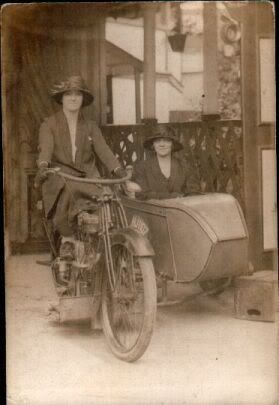 1915 Effie Hotchkiss &amp; her mama Avis setting out in 1915 on a 3-speed Harley for a trans-continental Cannonball Run from New York to San Francisco &amp; back - first females to ride acros