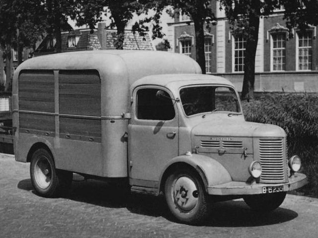 1952 Hotchkiss PL25
