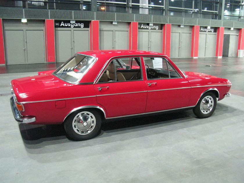 Audi 100 LS Viertürer (1971–1973)