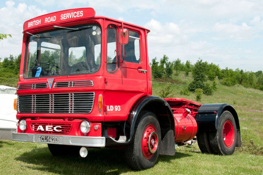 1965-1978 AEC » Mandator ( model TG4 ) b