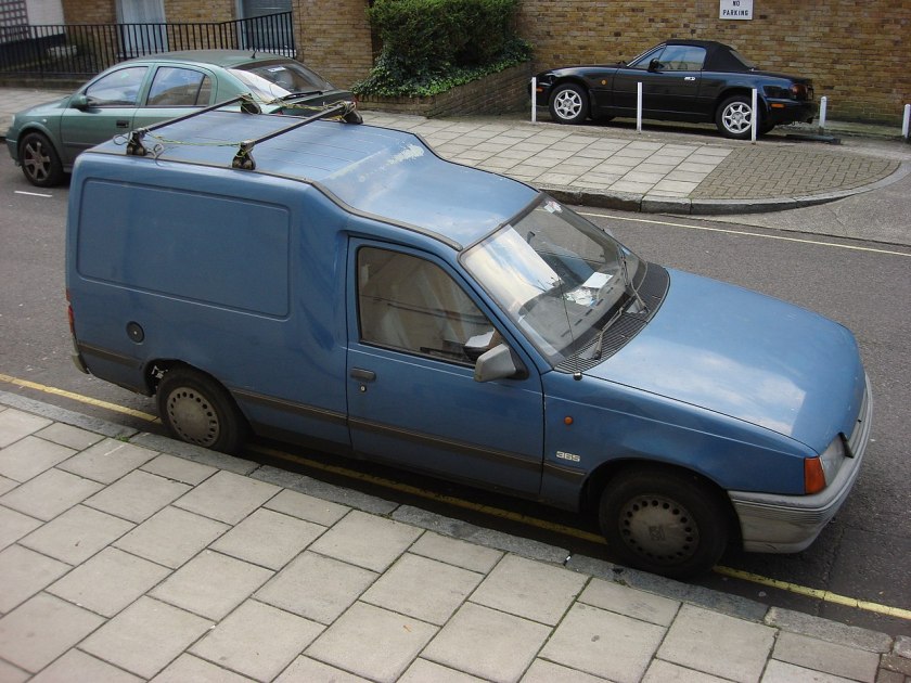 1990–1993 Vauxhall Astramax 365