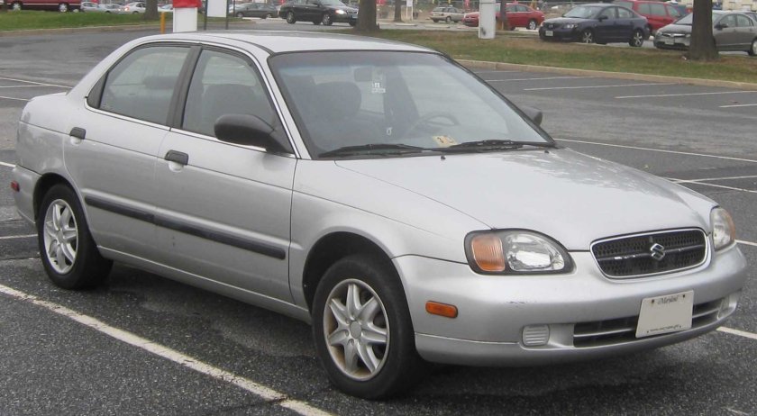 1999-2000 Suzuki Esteem Sedan