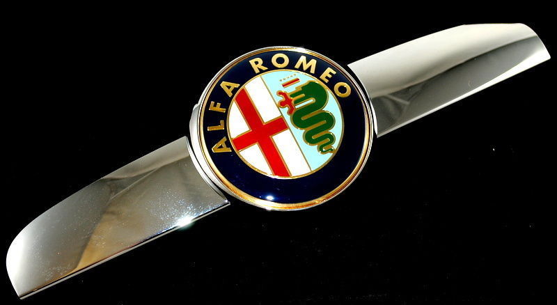 Alfa Romeo 159 Front Bonnet Grille Emblem Logo